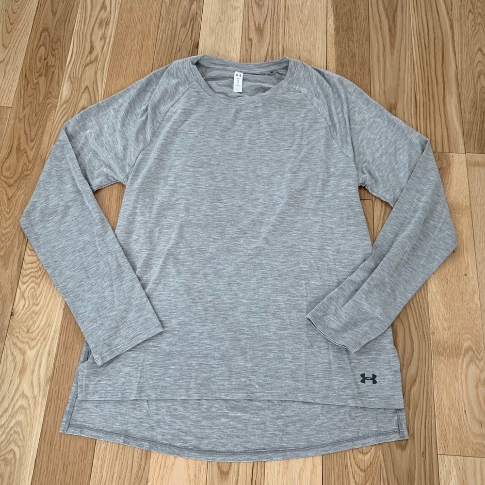 Under Armour Loose Long Sleeve Gray Top M